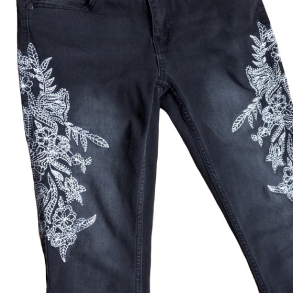 Romeo & Juliet | Floral Embroidered Jeans